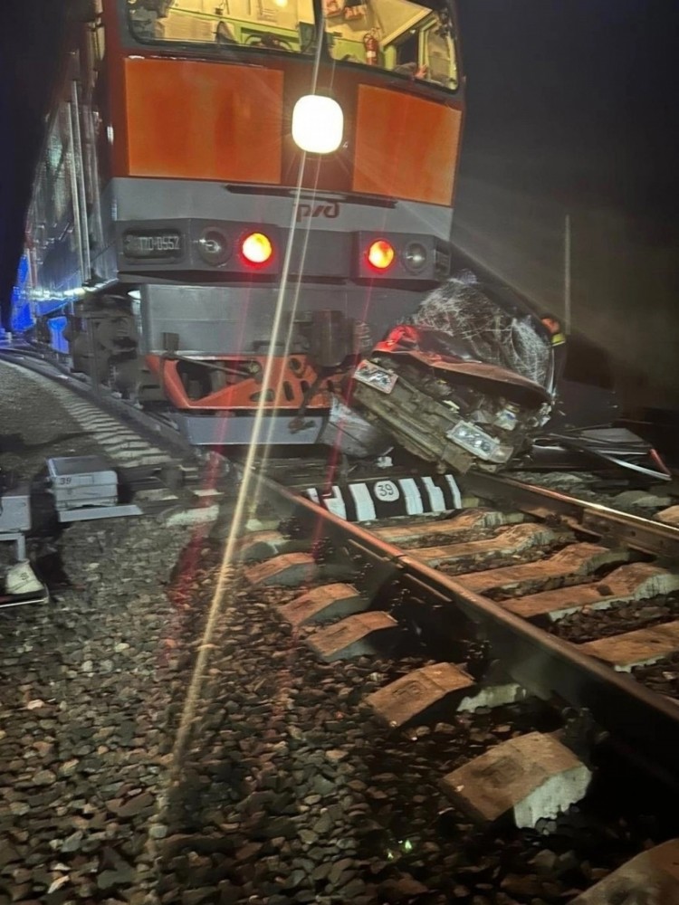 В Котласском районе автомобиль попал под поезд